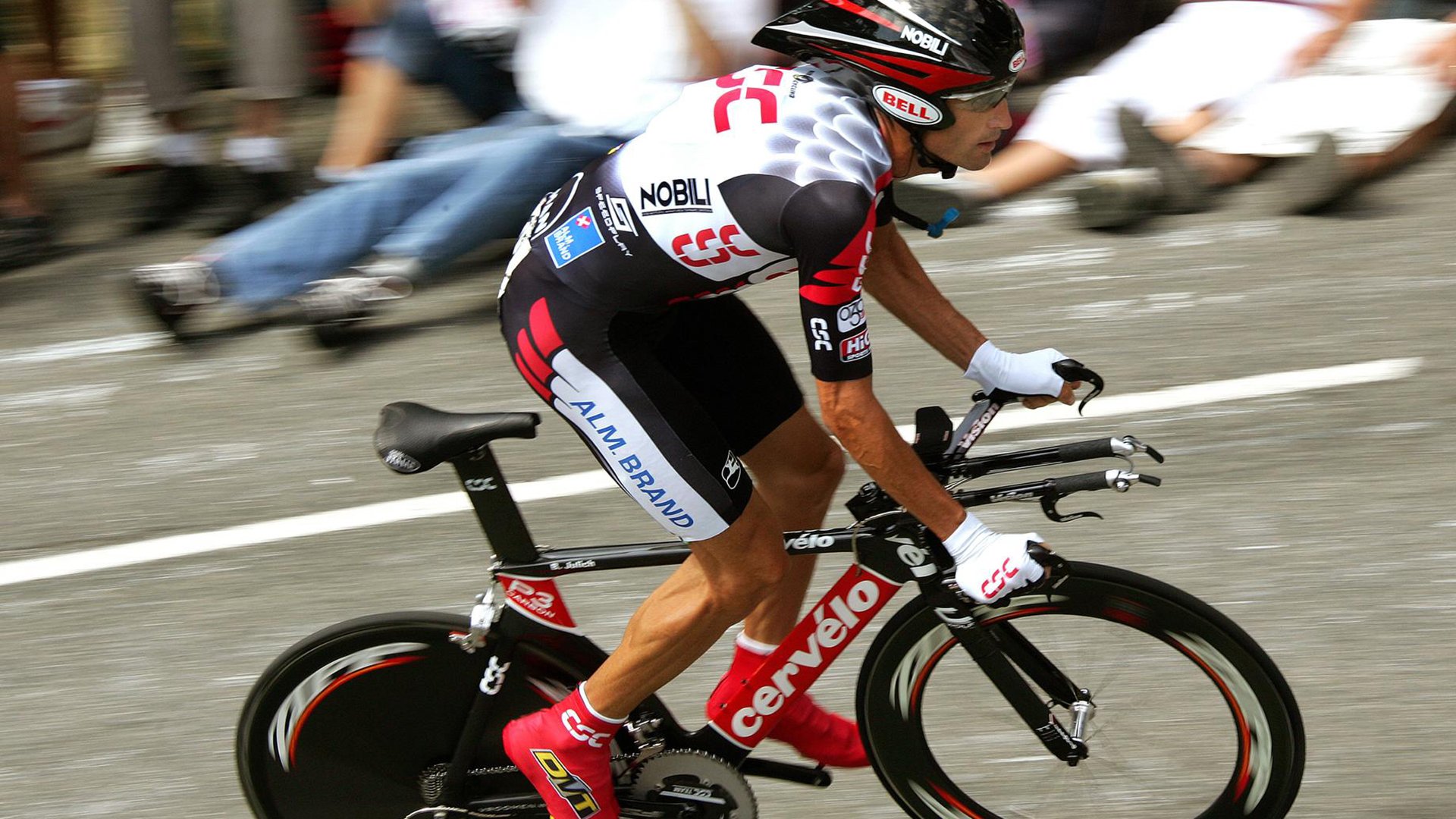 米兰体育报-“高新体育中心健力赛：选手凭借超强体能和技术力破纪录”